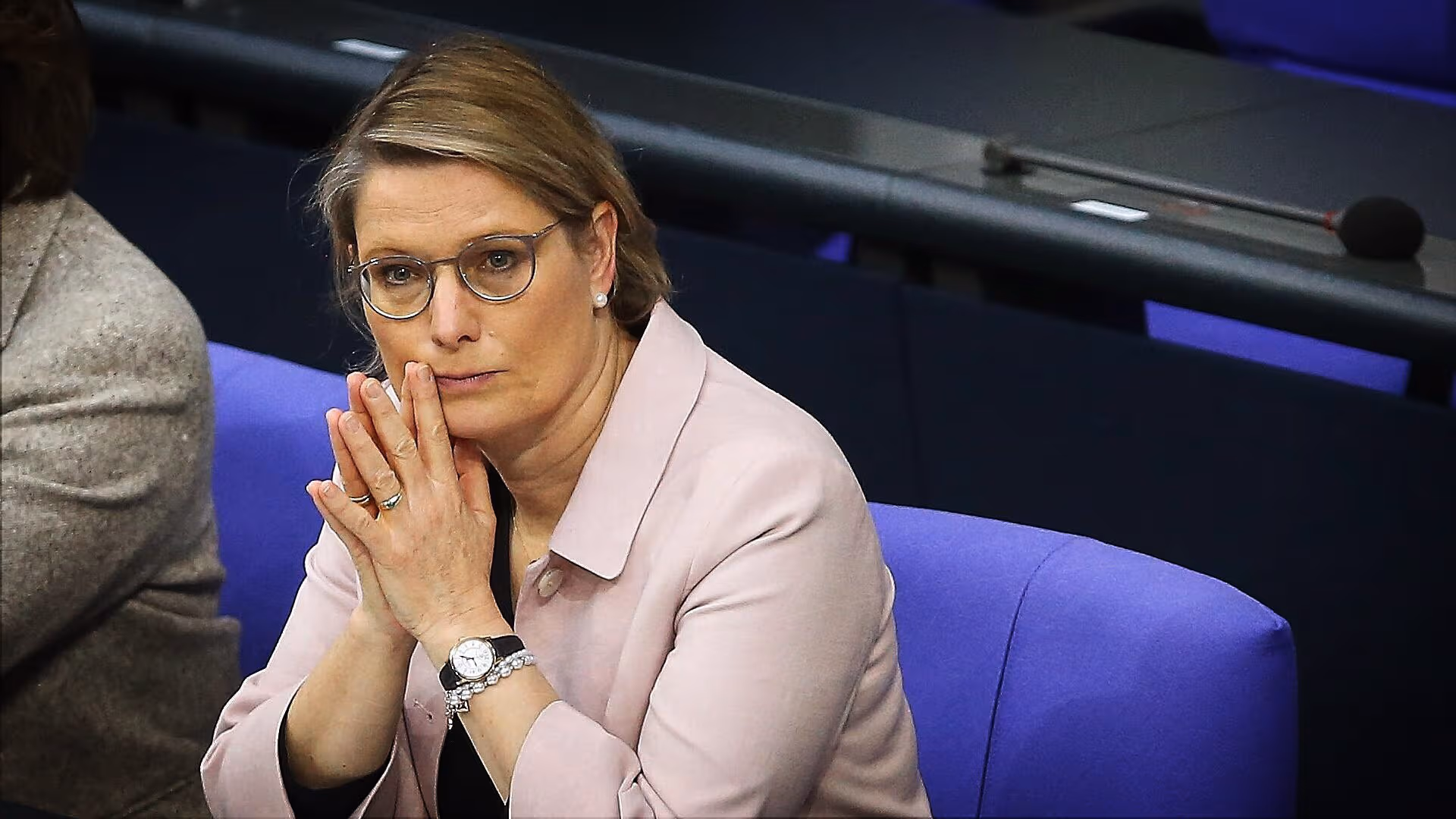 Deepfake-Gesetz auf Sand gebaut: Wie nicht belastbare HateAid-Umfragen im Justizministerium Politik machen